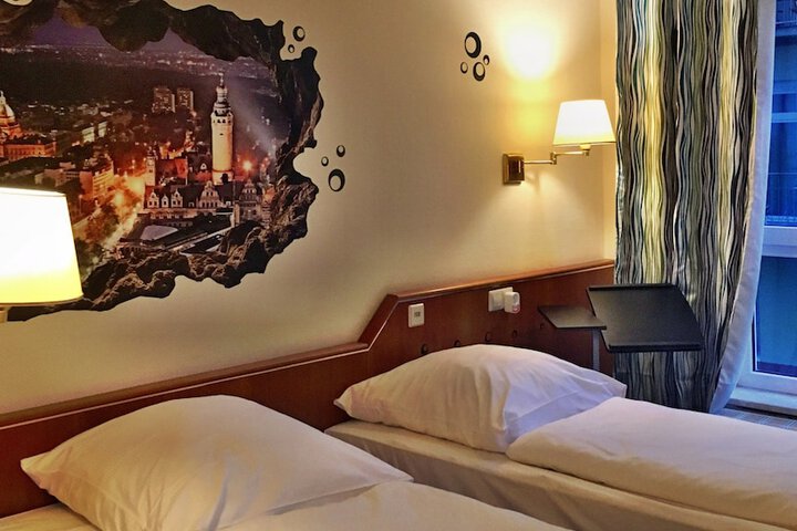 Room 12 of 114