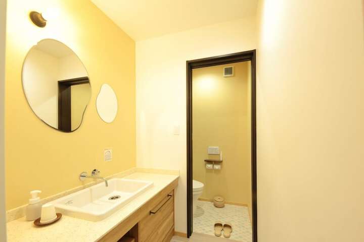 Room 9 of 12