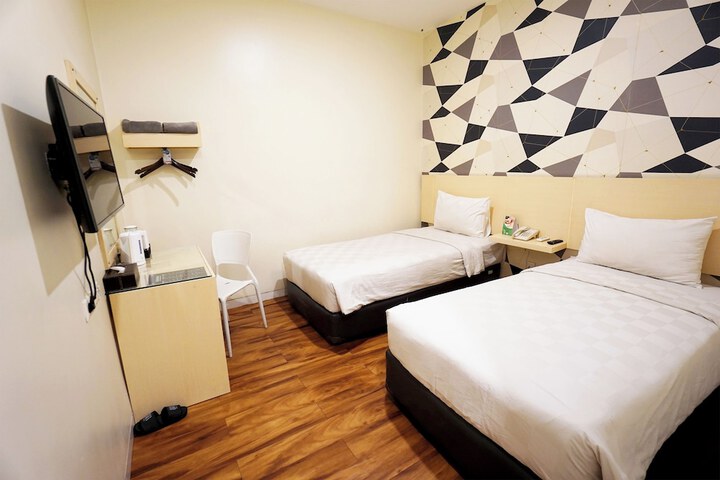 Room 16 of 36
