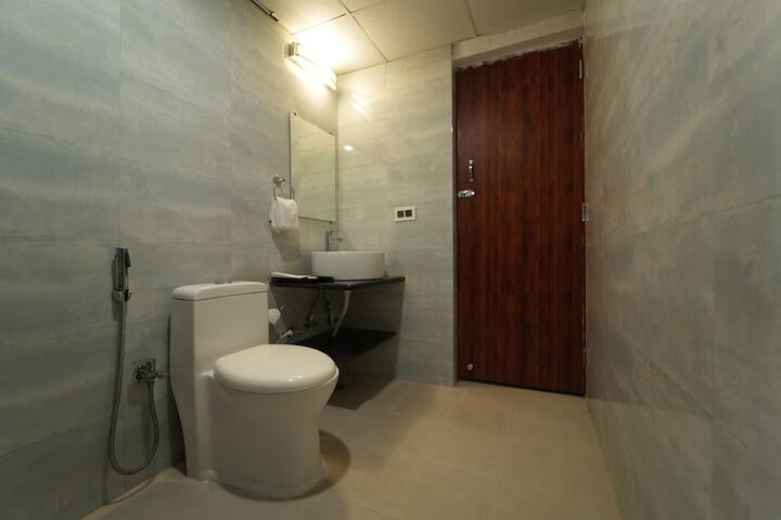 Room 13 of 17
