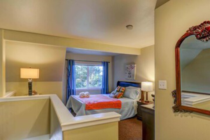 Room 9 of 48