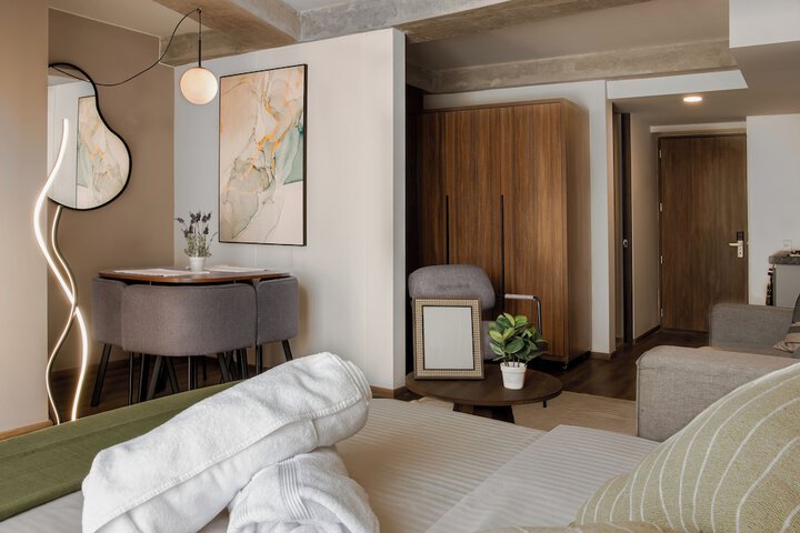 Room 6 of 34