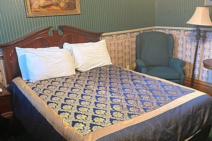 Room 4 of 37
