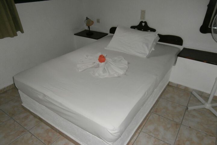 Room 8 of 76