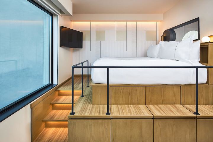 Room 51 of 119