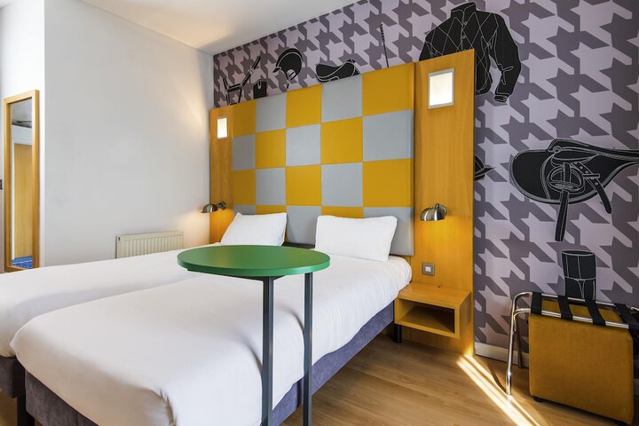 Room 27 of 72