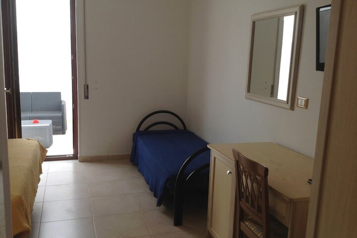 Room 9 of 37