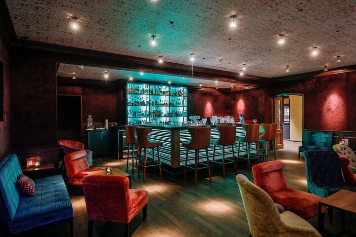 Lounge 65 of 73