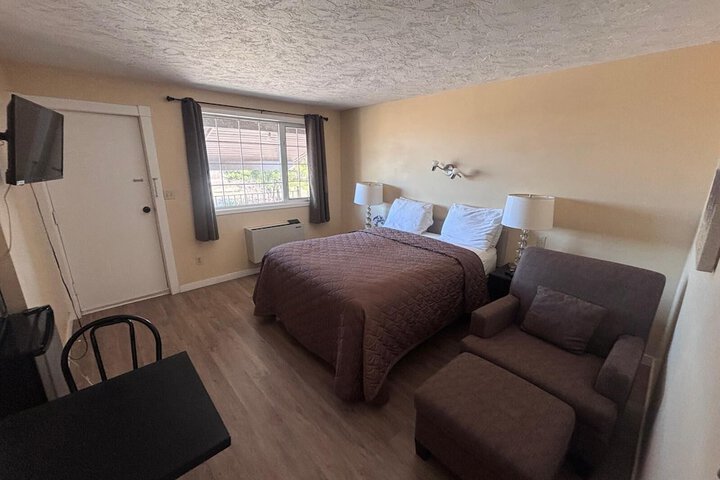 Room 11 of 27