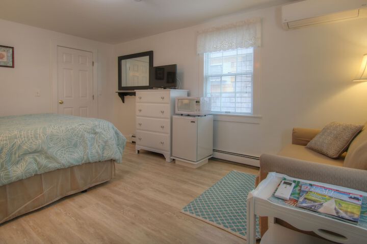 Room 3 of 77