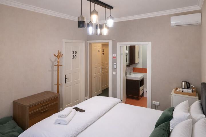 Room 13 of 75
