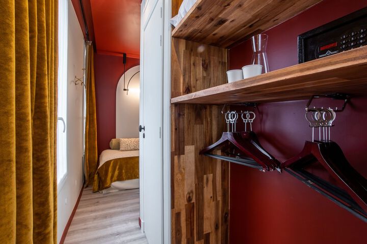 Room 70 of 105