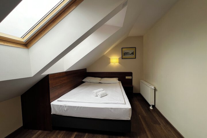 Room 13 of 64