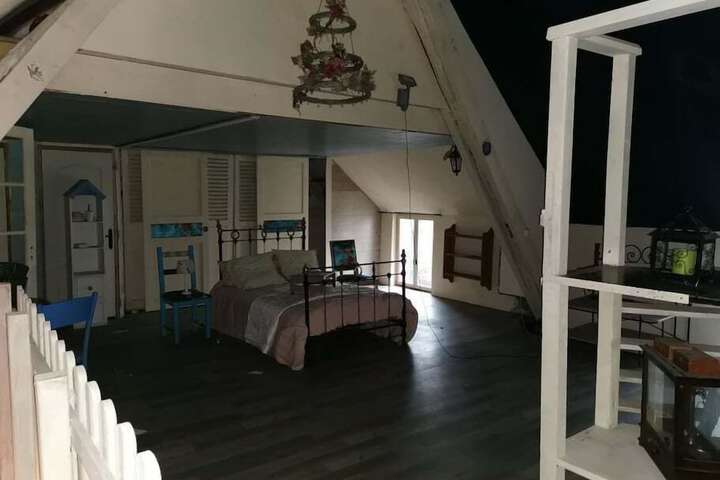 Room 3 of 76
