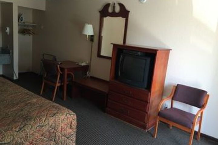 Room 4 of 15