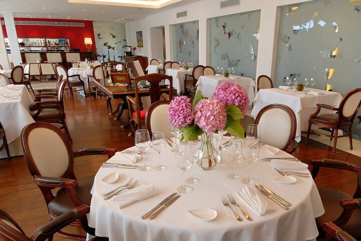 Dining 57 of 90