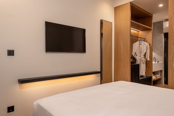 Room 4 of 63