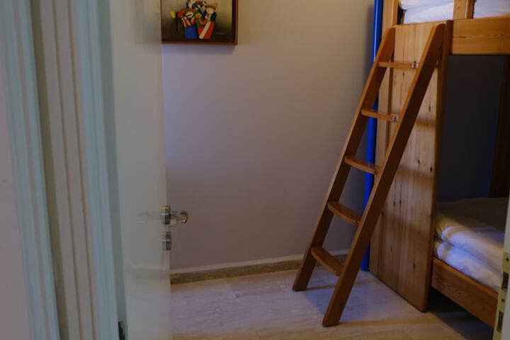 Room 14 of 76