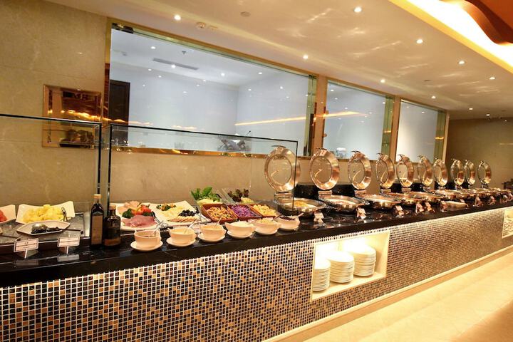 Dining 72 of 85