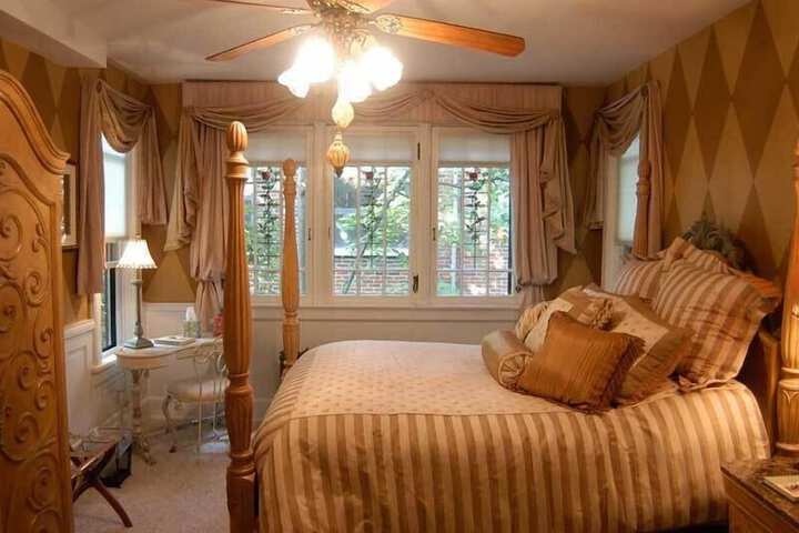 Room 11 of 22