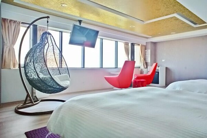 Room 6 of 34