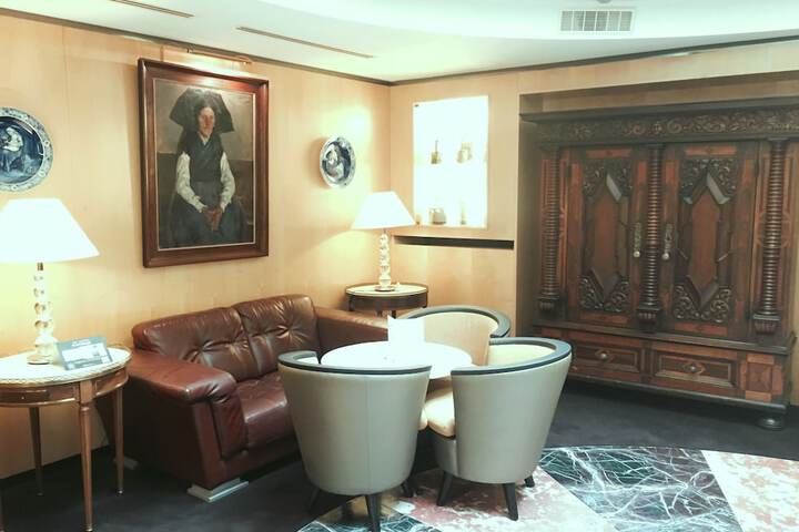 Lounge 97 of 106