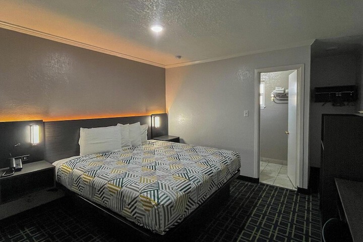 Room 9 of 39