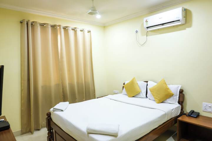 Room 6 of 10