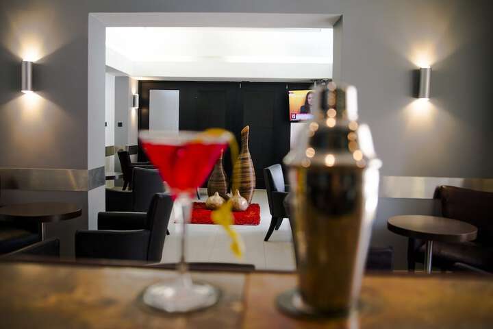 Lounge 48 of 79