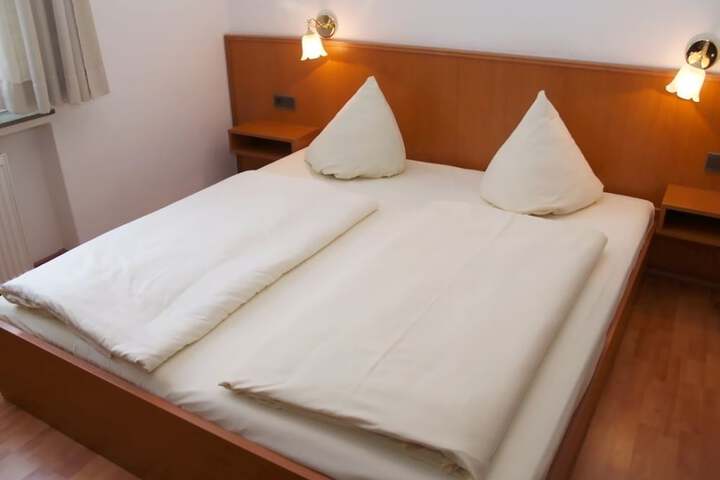 Room 13 of 42