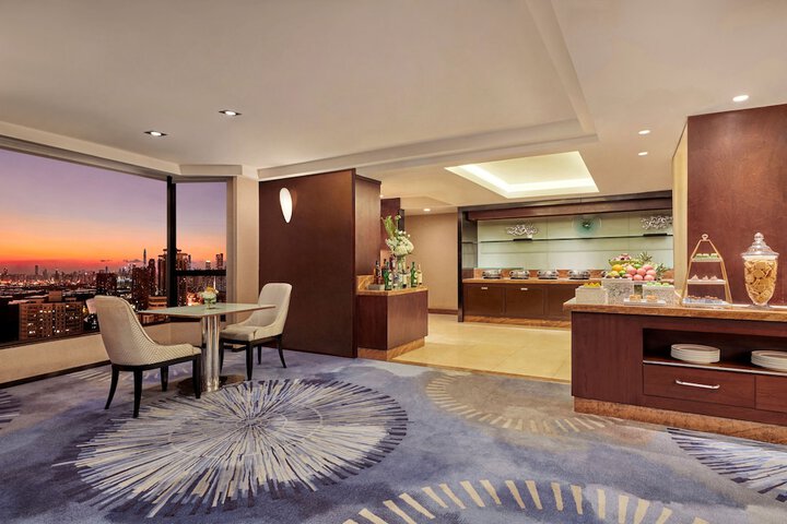 Lounge 66 of 72