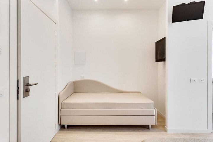 Room 8 of 31