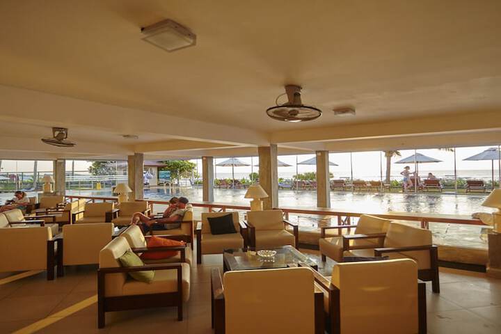 Entrance & Lobby