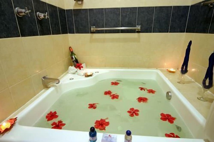 Hot Tub 18 of 28