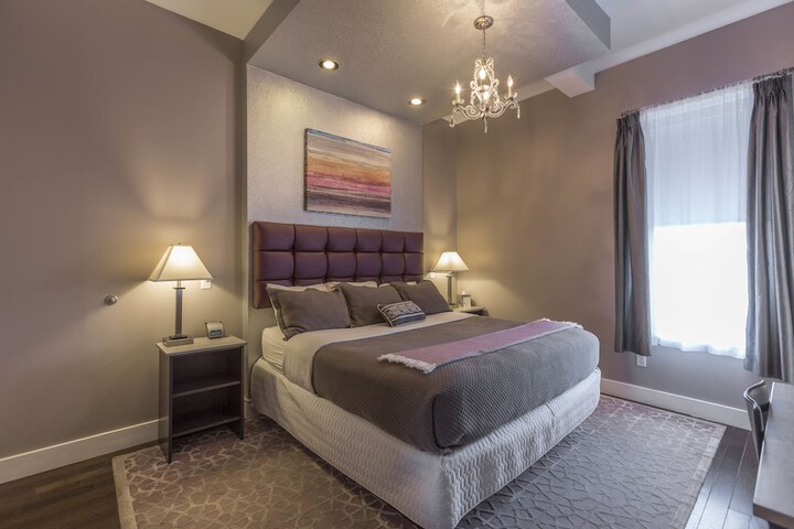 1 King Bed (3 of 11)