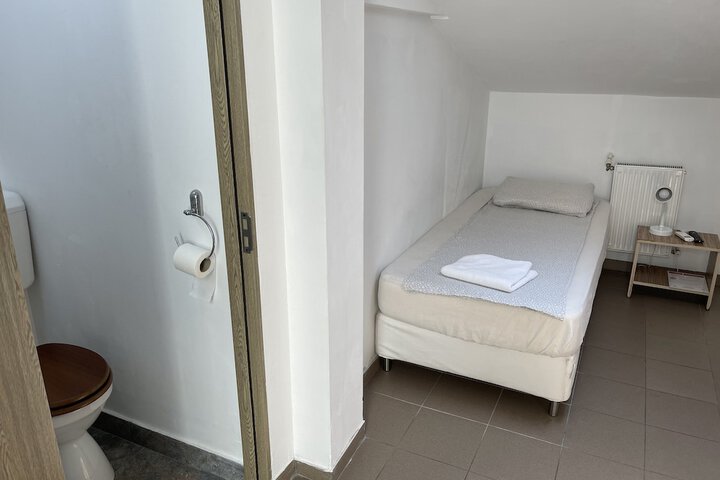 Room 10 of 109