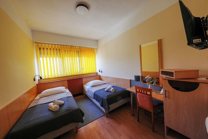 Room 9 of 23