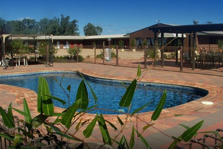 Pool 33 of 60