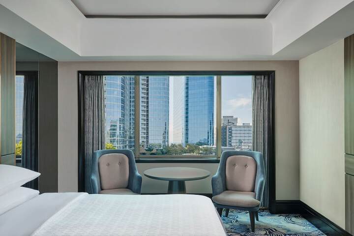 Room 18 of 110