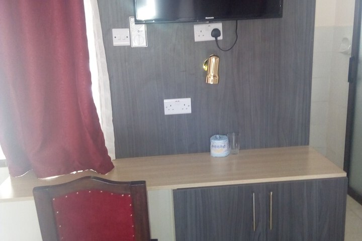 Room 4 of 14