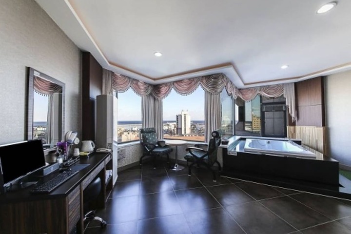 Room 54 of 88