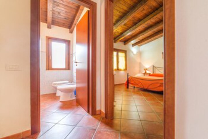 Room 4 of 32