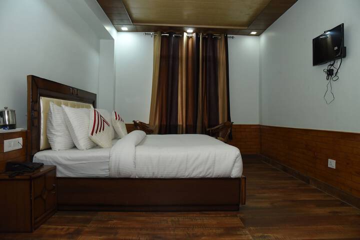 Room 13 of 76
