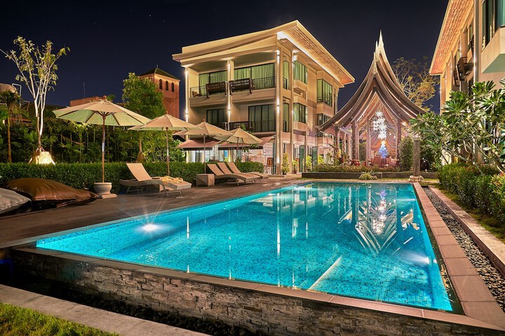 Pools & Facilities