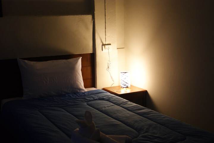 Room 9 of 33