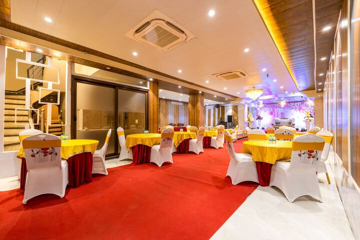 Ballroom/Hall 36 of 45