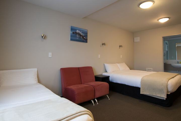 Room 33 of 63