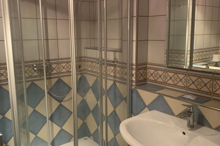 Room 15 of 34
