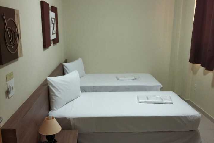Room 10 of 33