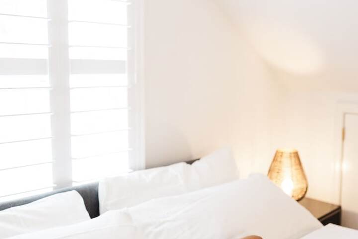 Room 2 of 25